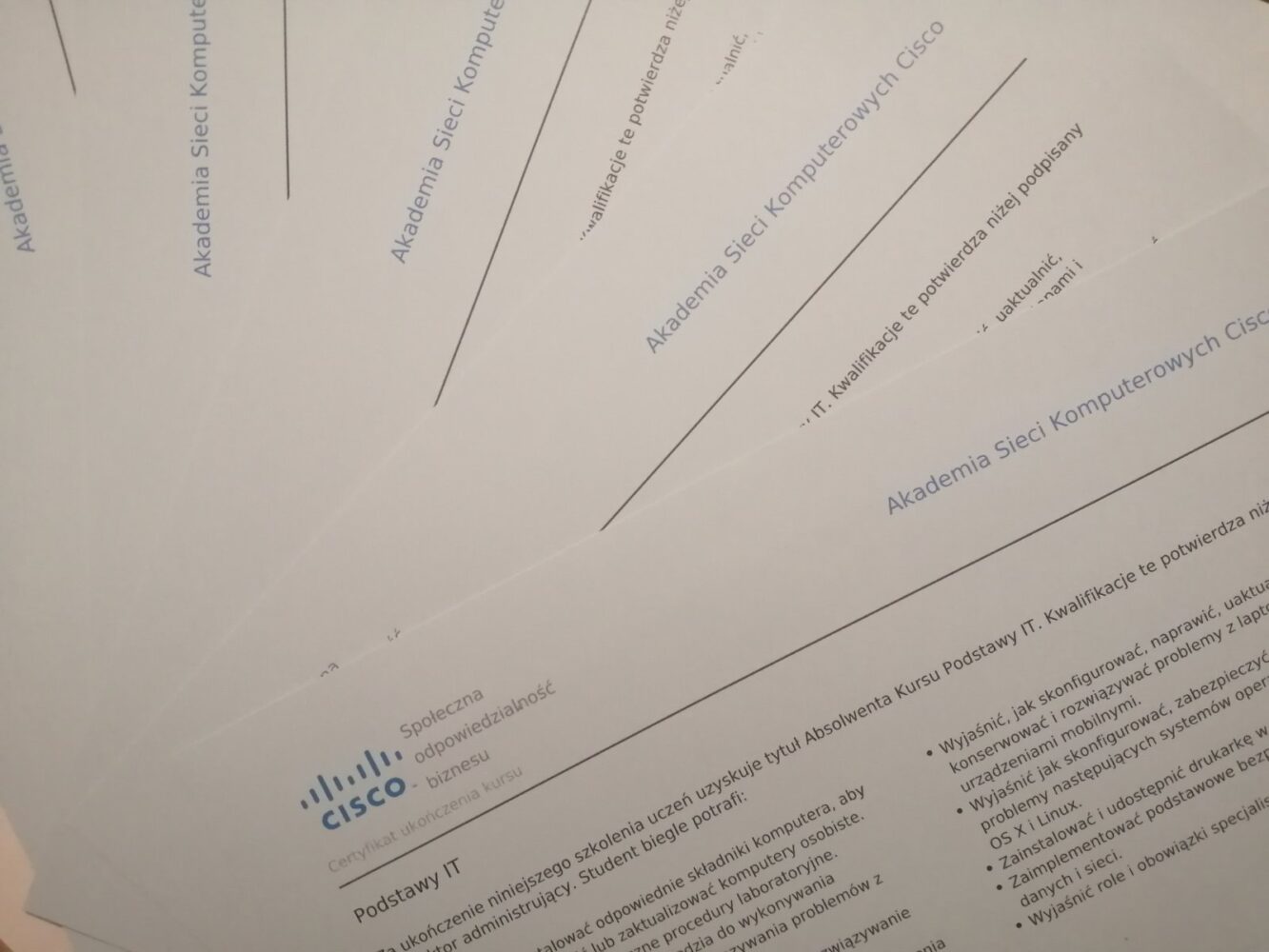 Gratulujemy  ukończenia kursu Cisco klasą IV naszego technikum informatycznego